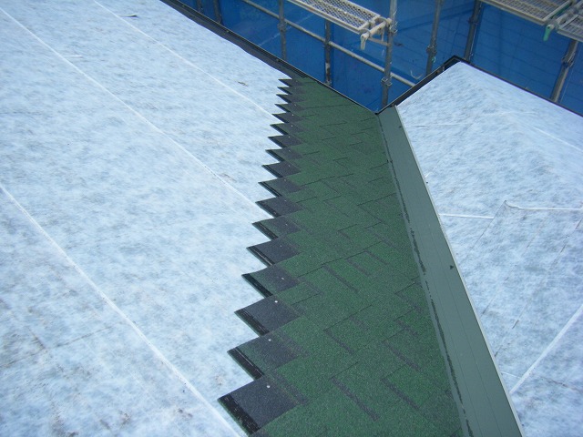 アスファルトシングルを施工